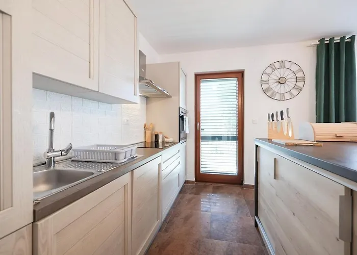 With Parking Space - Diklo, - 23042 자다르